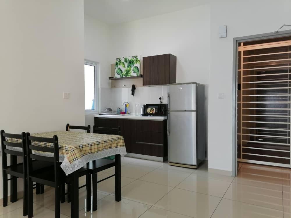 Mesahill Nilai 2 Room Condo - Fast Wifi, Amazing Pool & Tv Eksteriør bilde