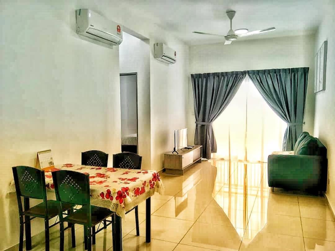 Mesahill Nilai 2 Room Condo - Fast Wifi, Amazing Pool & Tv Eksteriør bilde